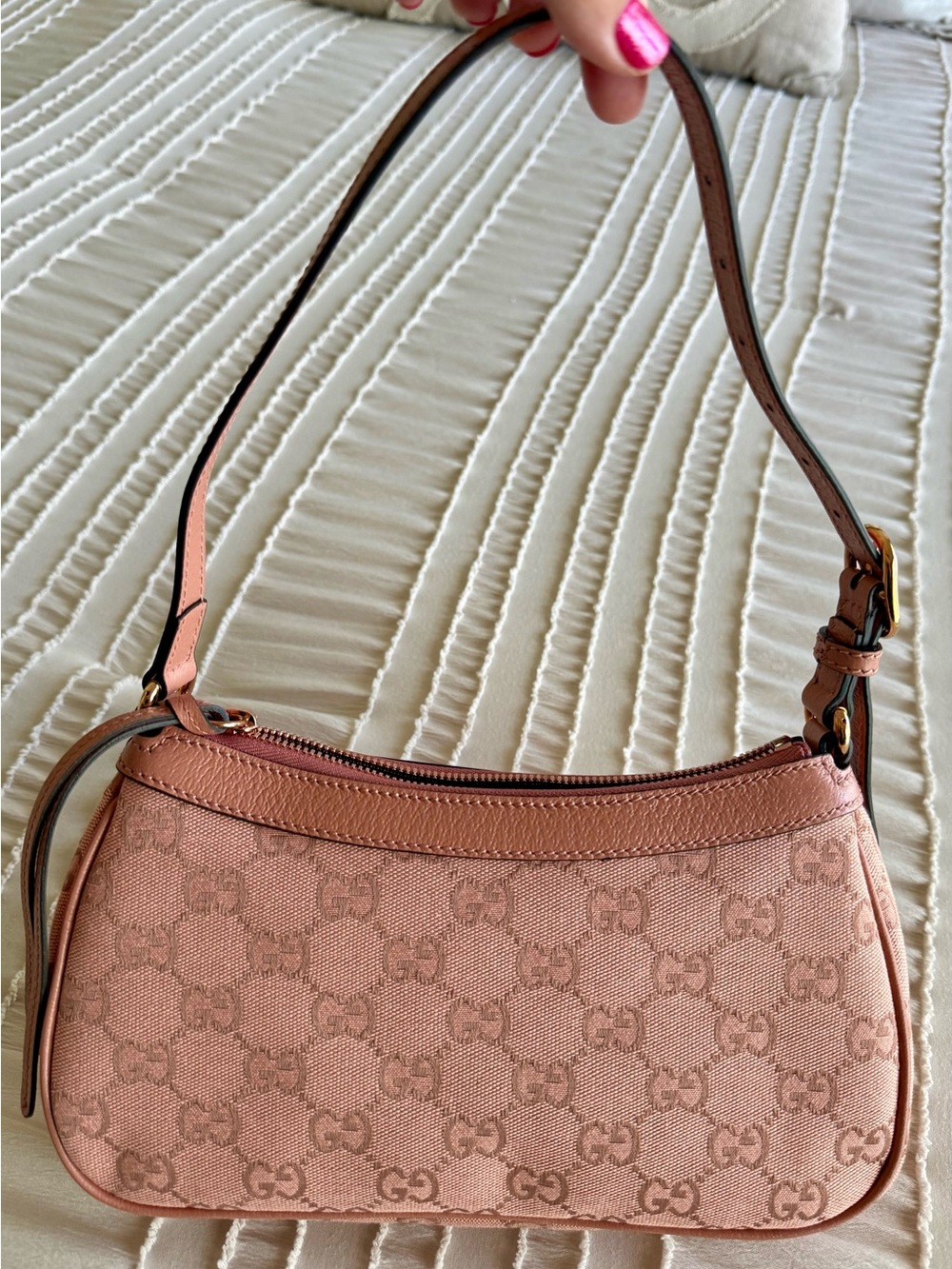 Gucci Rose Pink GG Canvas Shoulder Bag with RoseGold Hardware - Picture 4 of 5